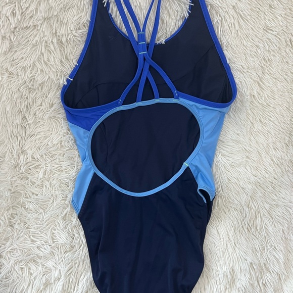 Sale ! Athleta Freestyle Blue Colorblock One Piece Swimsuit
NWOT - size 34/ 6 - Picture 4 of 6